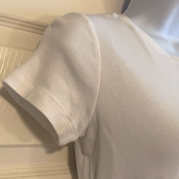 GAP, crew neck white T,.  Never worn, no staining or pitting, Small - Picture 2 of 10